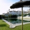 In un complesso privato, con piscina