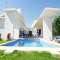 Moderna, con piscina