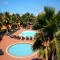 Piscina e terrazza soleggiati