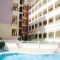 Situado en urb. con piscina.