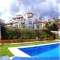 Piscina, barbacoa y a pocos kil�metros de la playa