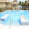 Con piscina e giardini